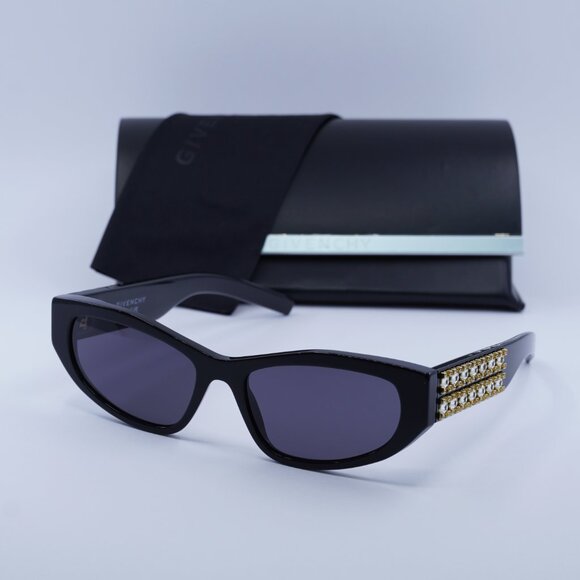 🕶️ New Givenchy GV40078I 01A Sunglasses - Shiny Black/Gold with Studs Frame - Picture 9 of 9